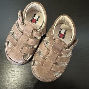 Tommy Hilfiger Leather Fisherman Sandals Unisex Child Crib Shoe 2M Lil Bryce